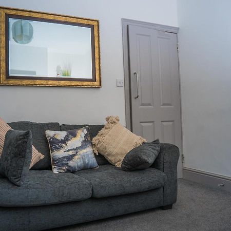 The Highfield Villa, 5 Bedrooms, Northampton Centre, Sleeps 10 المظهر الخارجي الصورة