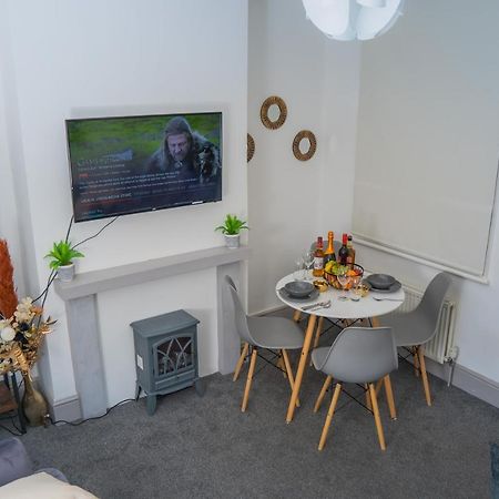 The Highfield Villa, 5 Bedrooms, Northampton Centre, Sleeps 10 المظهر الخارجي الصورة