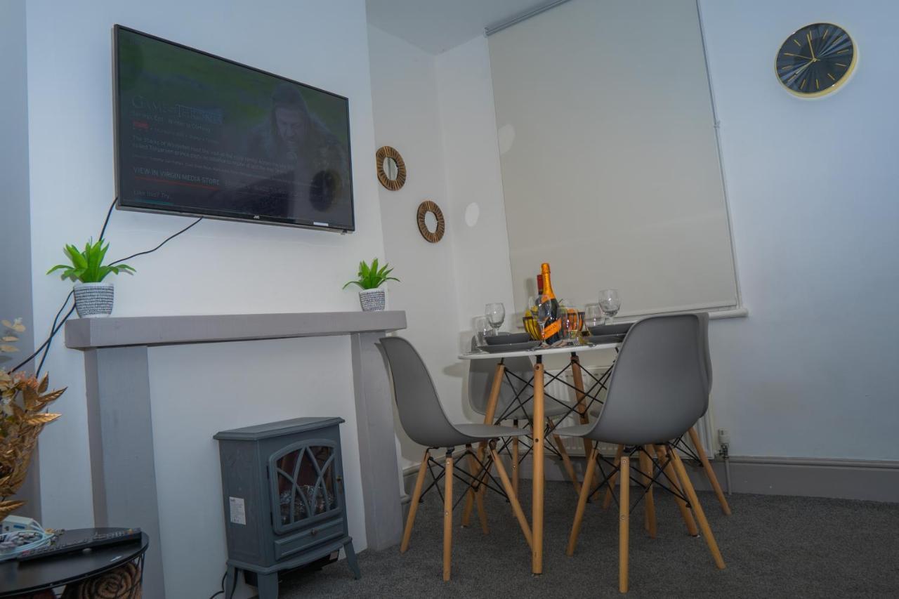 The Highfield Villa, 5 Bedrooms, Northampton Centre, Sleeps 10 المظهر الخارجي الصورة