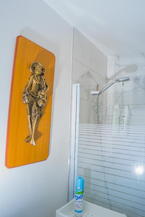 The Highfield Villa, 5 Bedrooms, Northampton Centre, Sleeps 10 المظهر الخارجي الصورة
