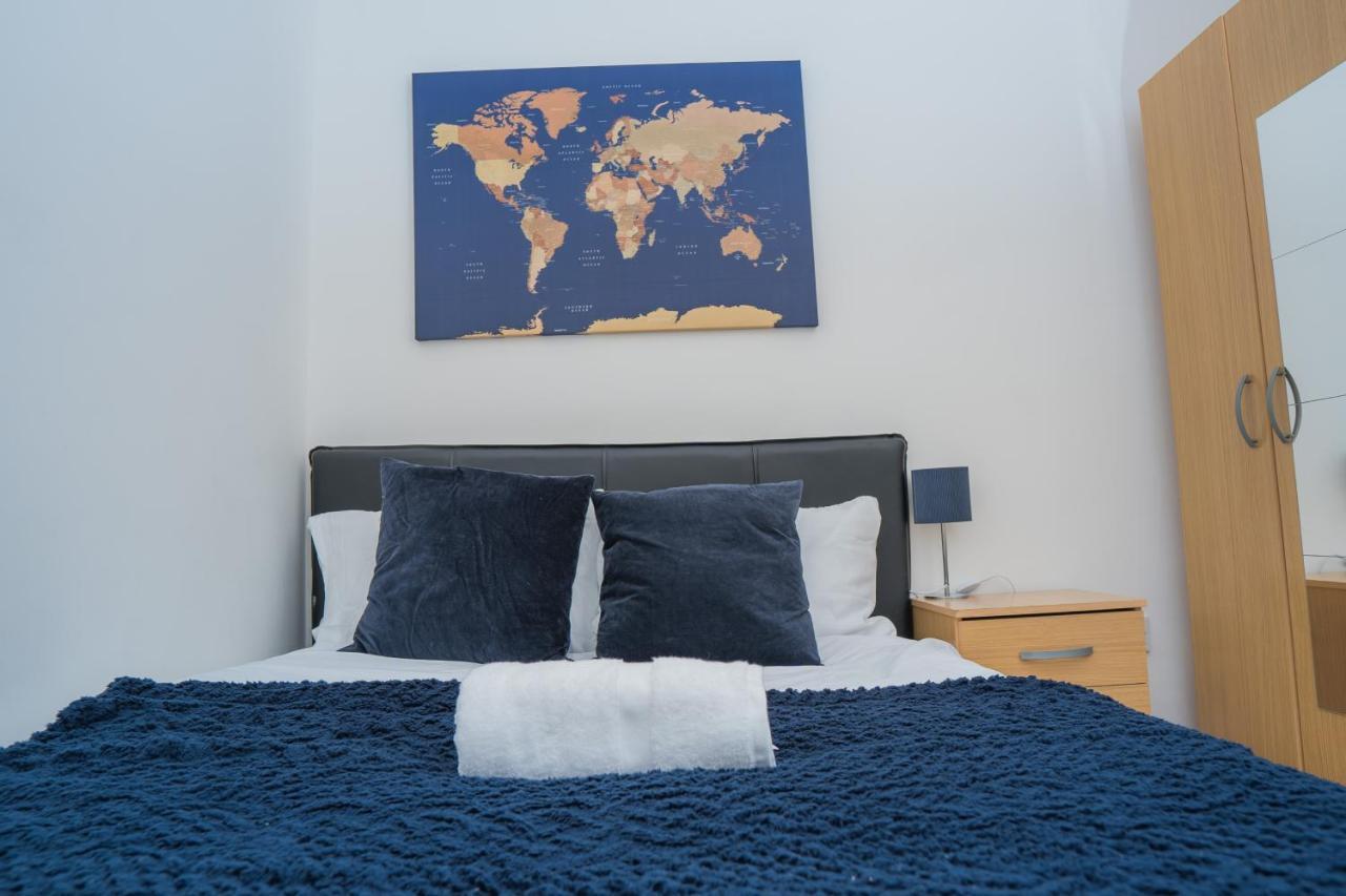 The Highfield Villa, 5 Bedrooms, Northampton Centre, Sleeps 10 المظهر الخارجي الصورة