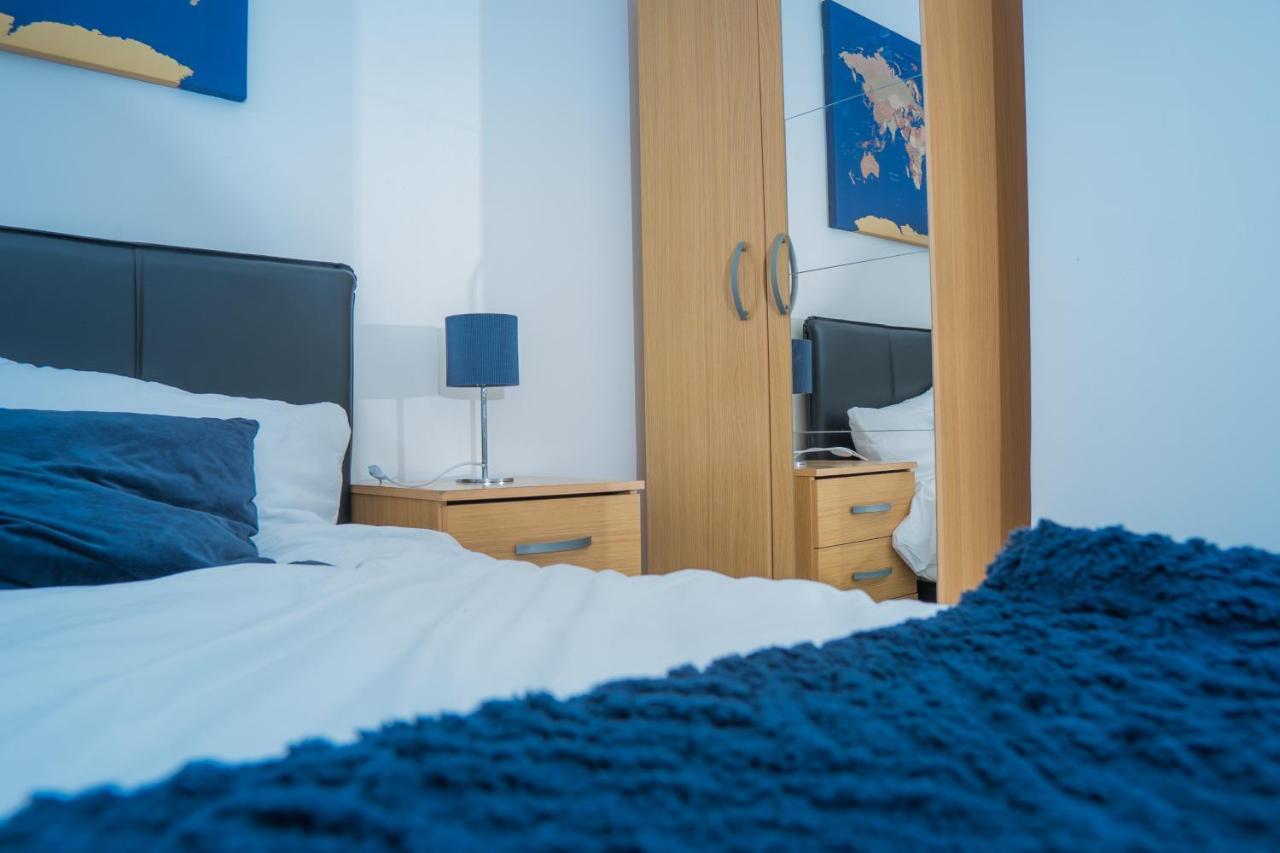 The Highfield Villa, 5 Bedrooms, Northampton Centre, Sleeps 10 المظهر الخارجي الصورة