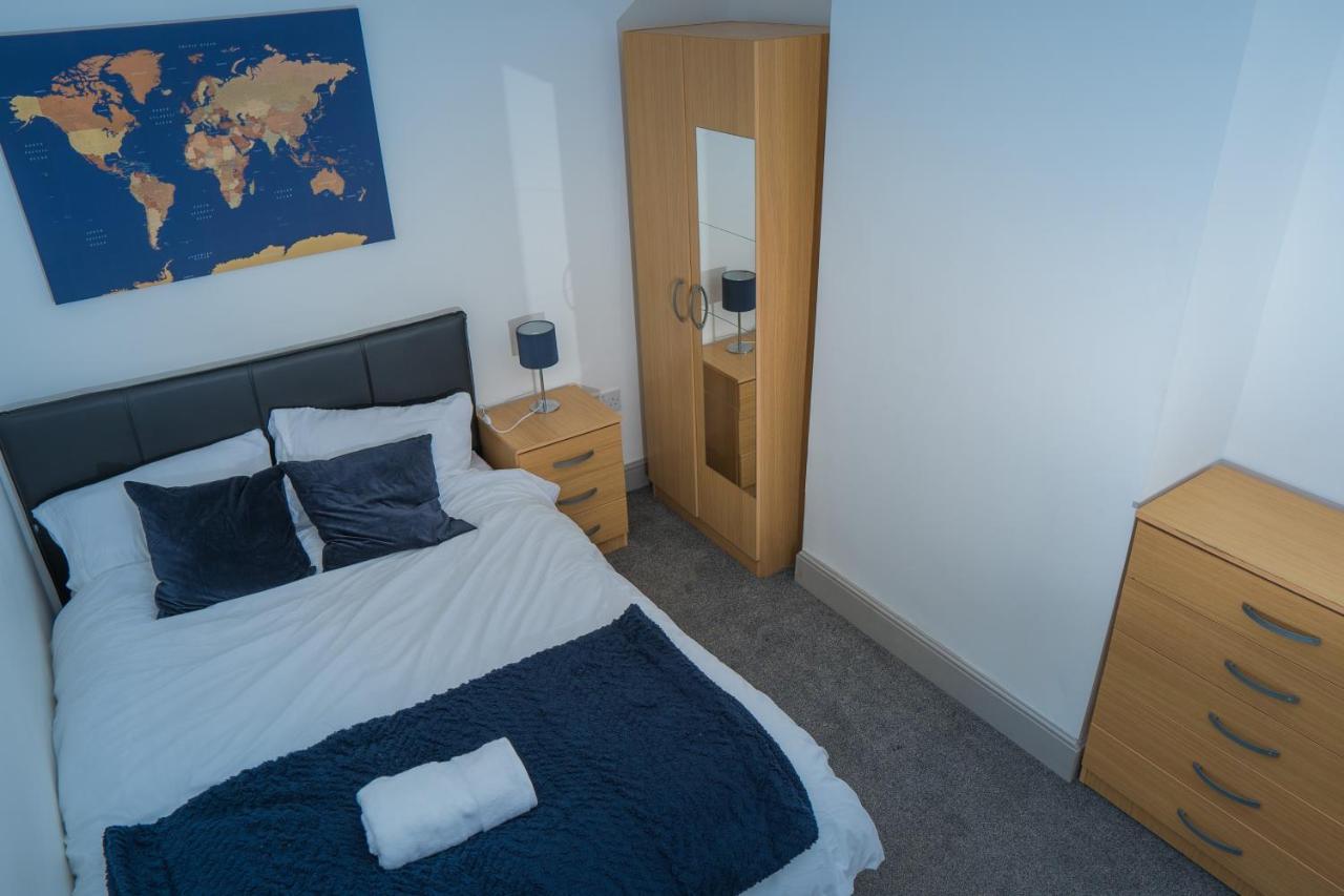 The Highfield Villa, 5 Bedrooms, Northampton Centre, Sleeps 10 المظهر الخارجي الصورة