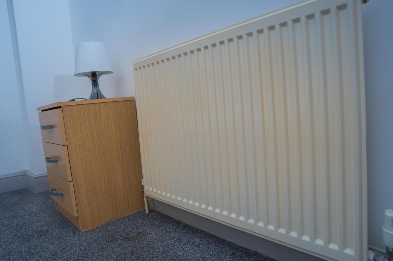 The Highfield Villa, 5 Bedrooms, Northampton Centre, Sleeps 10 المظهر الخارجي الصورة