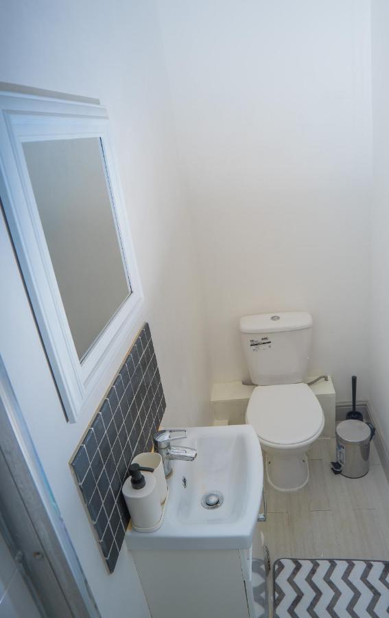 The Highfield Villa, 5 Bedrooms, Northampton Centre, Sleeps 10 المظهر الخارجي الصورة